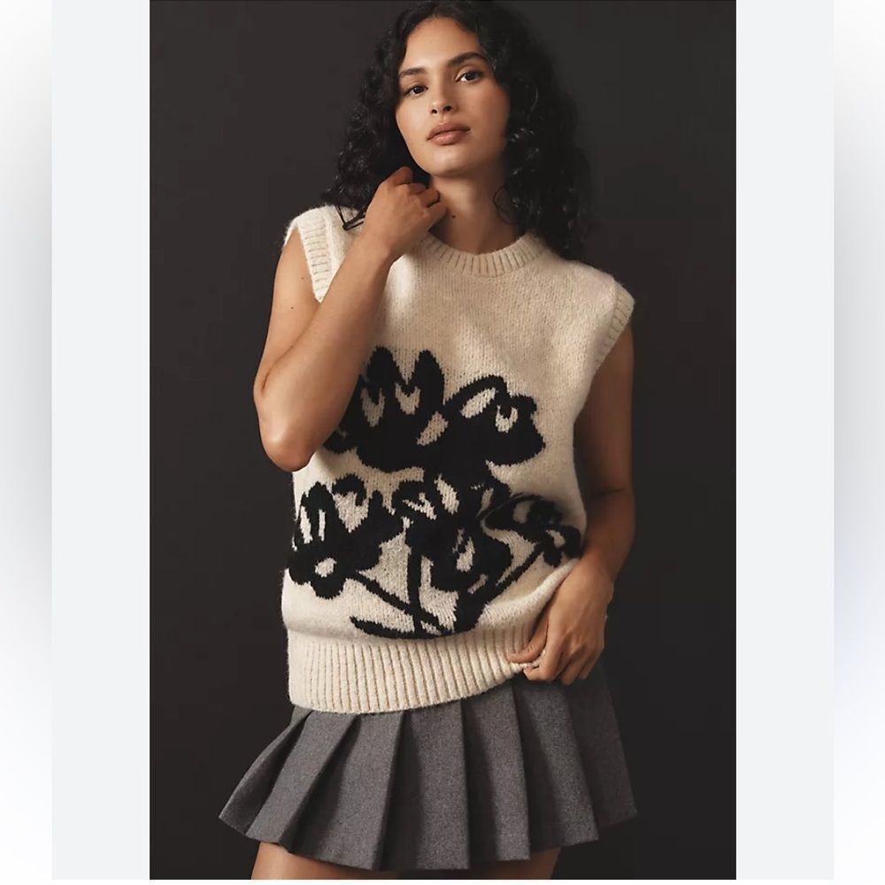 Maeve Graphic Flower
Sweater Vest by Anthropologie